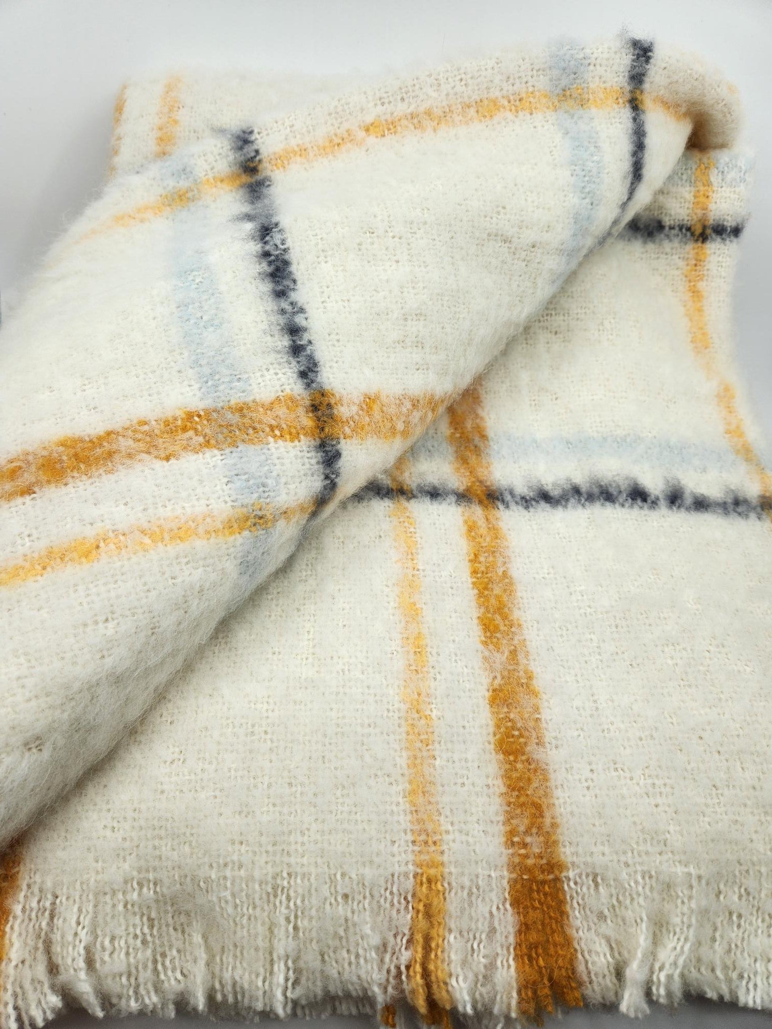 MACq01 Hotel - 100% Alpaca Throw